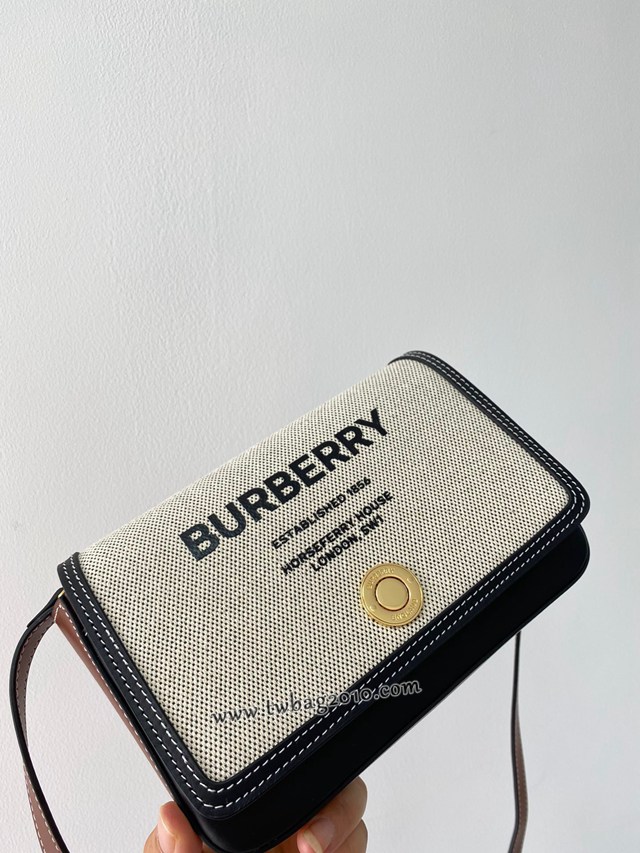 Burberry專門店新款鞣制粒紋皮革白色帆布包 巴寶莉女款單肩斜挎包 yxb1196